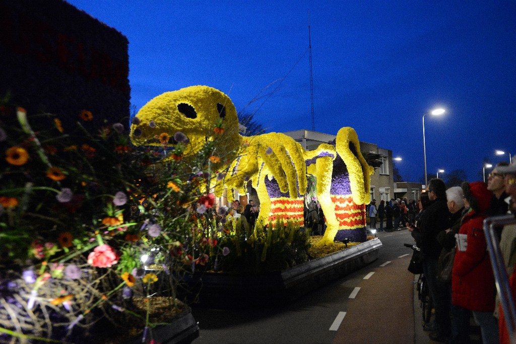 ../Images/Bloemencorso 2015 192.jpg